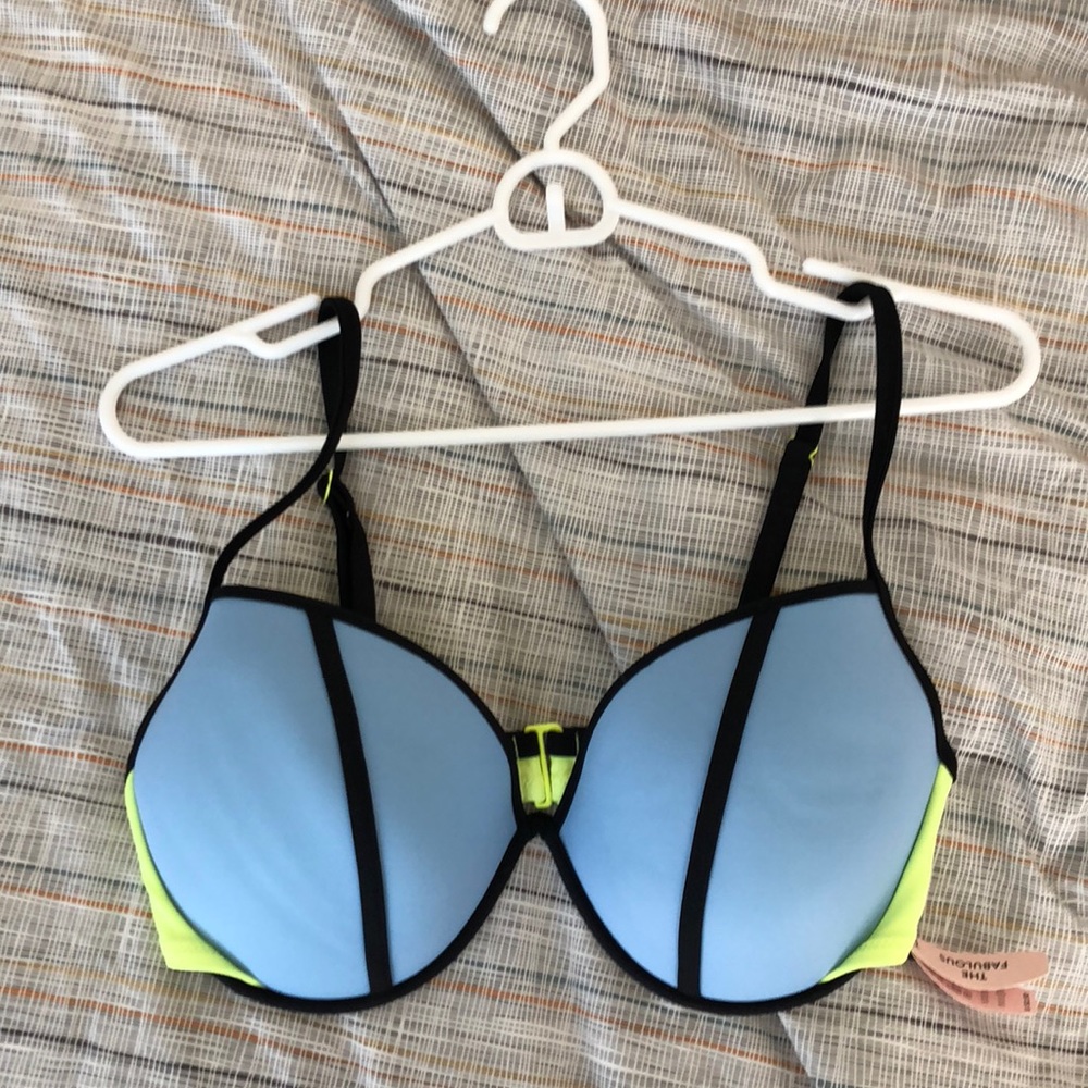 NWT Victoria’s Secret Bikini Top